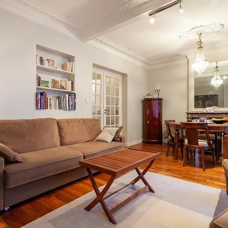Greeter-appartement Haussmannien Avec Balcon