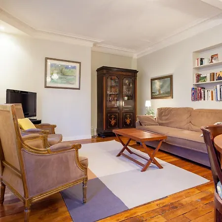 Greeter-appartement Haussmannien Avec Balcon *
