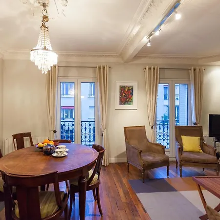 Greeter-appartement Haussmannien Avec Balcon Apartment