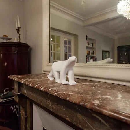 Greeter-appartement Haussmannien Avec Balcon Paris