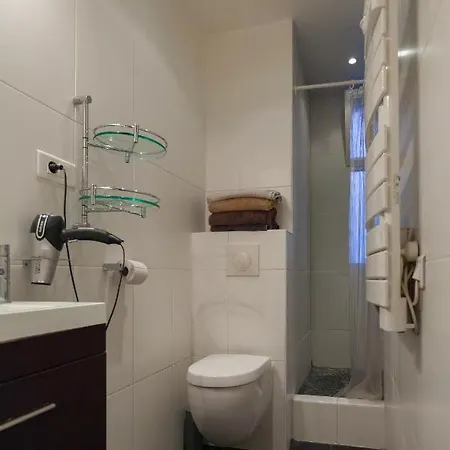 Greeter-appartement Haussmannien Avec Balcon Apartment