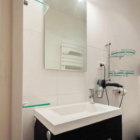 Apartment Greeter-appartement Haussmannien Avec Balcon