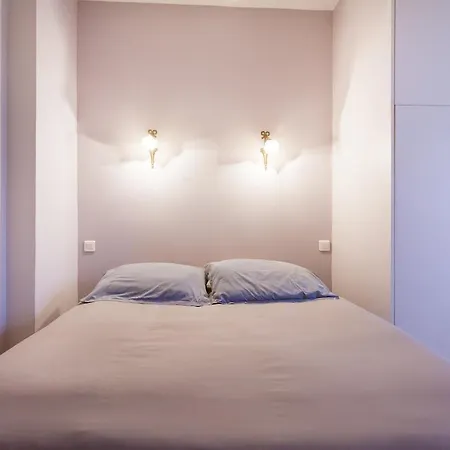 Appartement Greeter-appartement Haussmannien Avec Balcon *