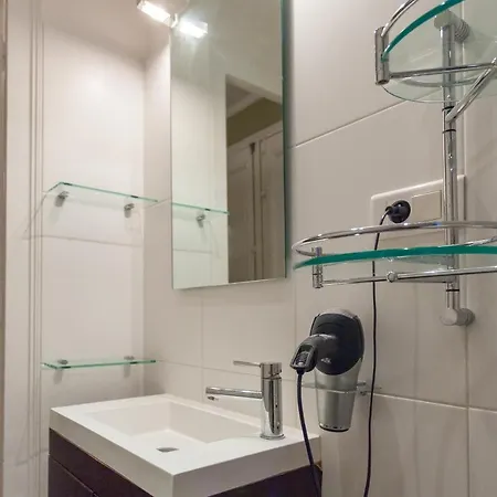 Greeter-appartement Haussmannien Avec Balcon Paris