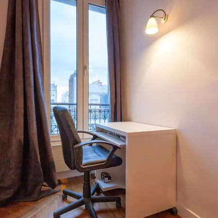 Greeter-appartement Haussmannien Avec Balcon Apartment Paris