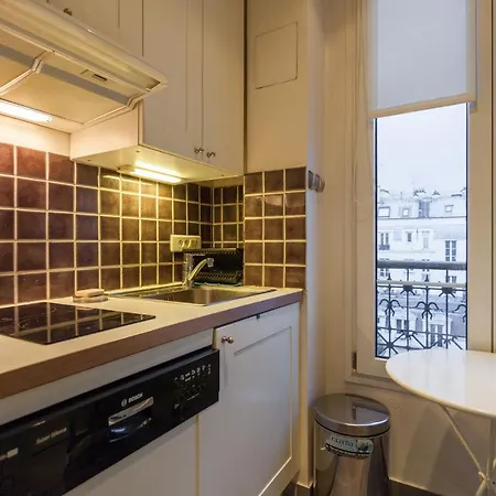 Greeter-appartement Haussmannien Avec Balcon *