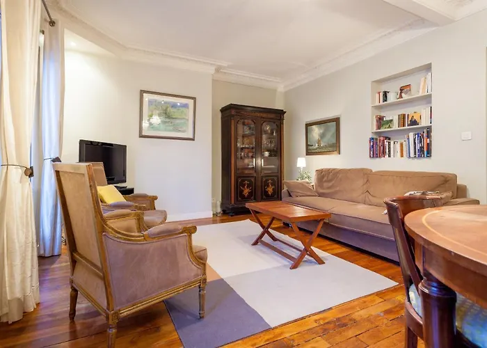 Greeter-appartement Haussmannien Avec Balcon *