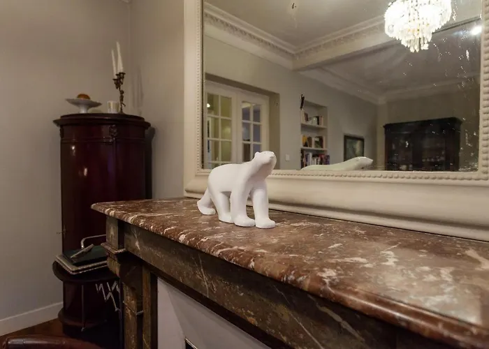 Greeter-appartement Haussmannien Avec Balcon Párizs