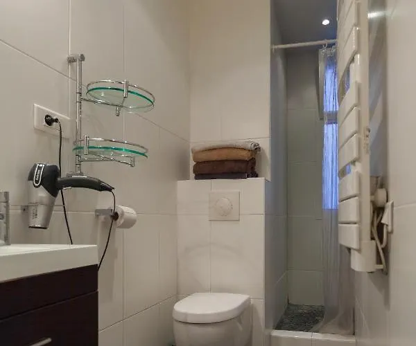 Greeter-appartement Haussmannien Avec Balcon Apartman