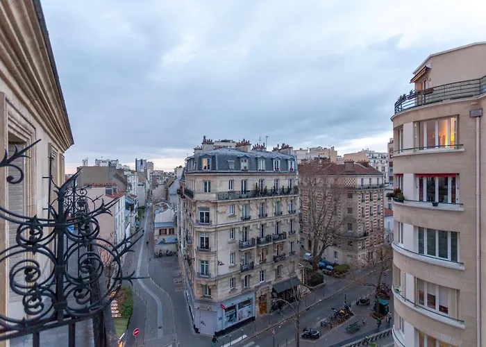 Apartman Greeter-appartement Haussmannien Avec Balcon
