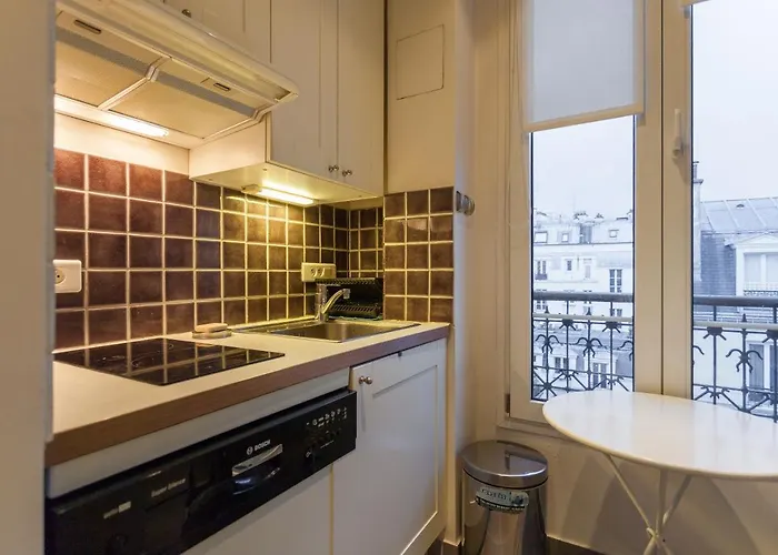 Greeter-appartement Haussmannien Avec Balcon *