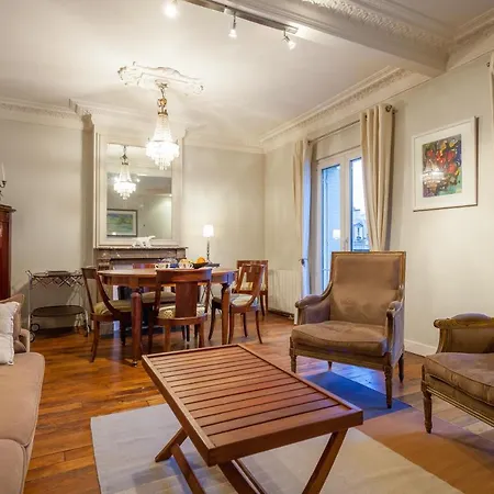 Greeter-appartement Haussmannien Avec Balcon Apartament