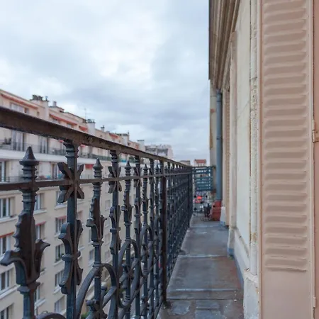 Greeter-appartement Haussmannien Avec Balcon Apartament Paryż