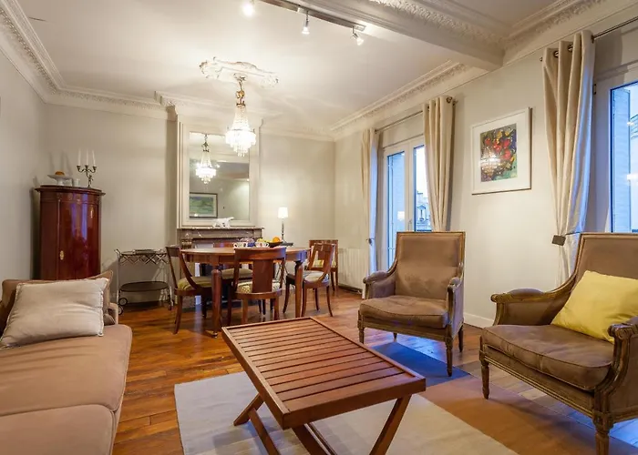 Greeter-appartement Haussmannien Avec Balcon Apartament