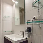 Greeter-appartement Haussmannien Avec Balcon Париж